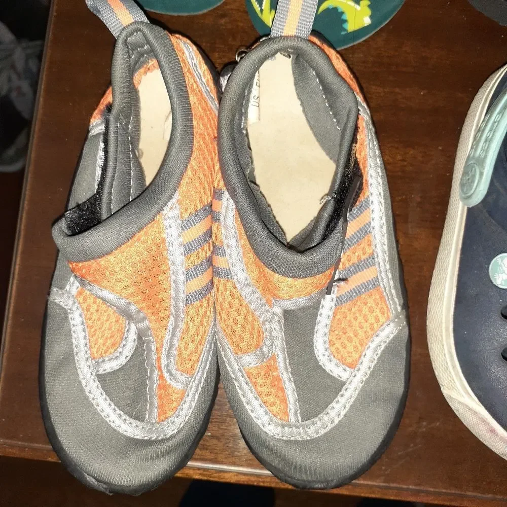 Crocs, 6 Pair Summer Shoe Lot toddler 6 7 8 Sandals Clogs Water Shoes Flip Flops